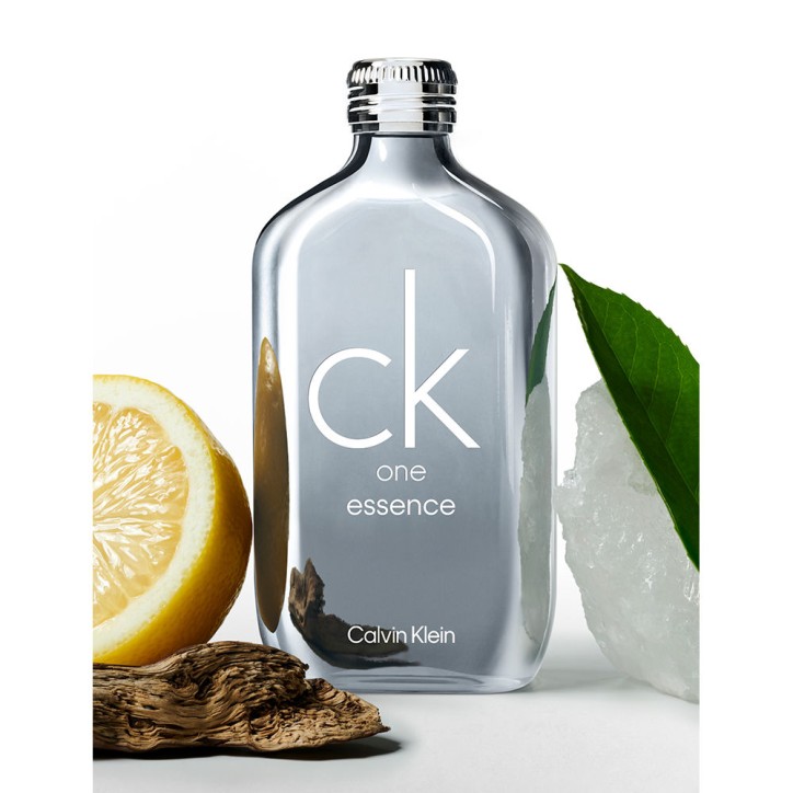 CK ONE ESSENCE Parfum Intense - 100ml CK ONE ESSENCE Parfum Intense - 100ml