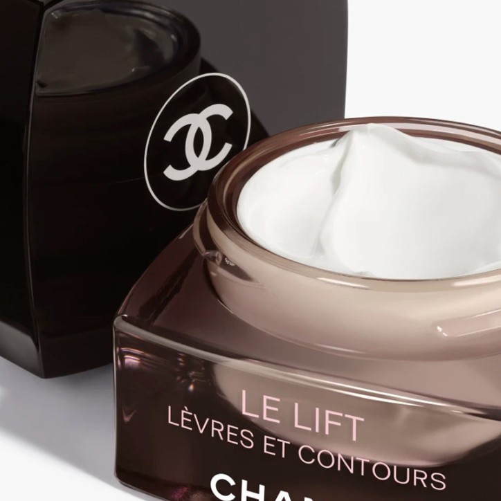 LE LIFT lips and contour care 15 gr LE LIFT lips and contour care 15 gr