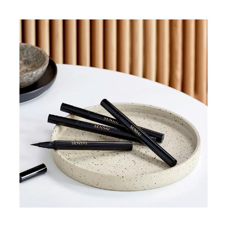 DESIGNING liquid eyeliner 02-deep brown 0,6 ml