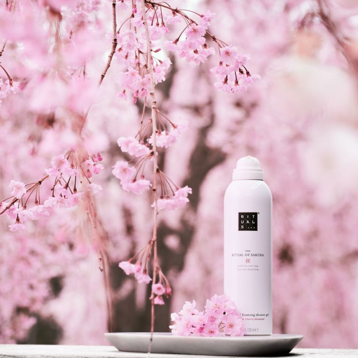 THE RITUAL OF SAKURA foaming shower gel 200 ml