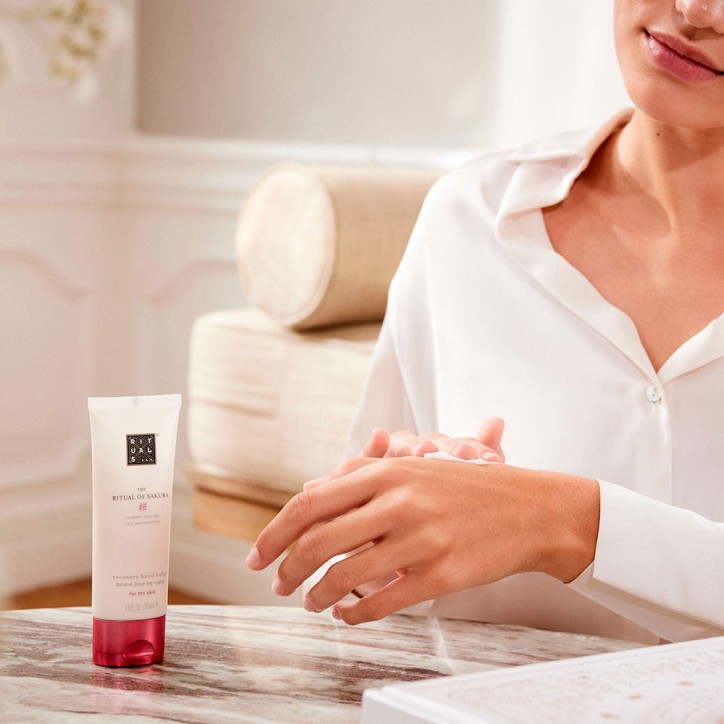 THE RITUAL OF SAKURA recovery hand balm 70 ml